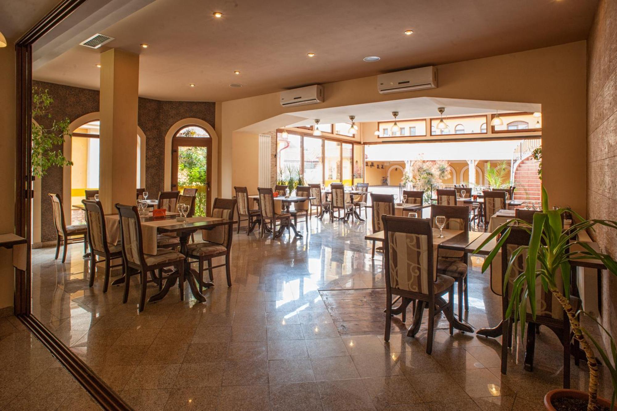 Pension La Fontana Baia Mare Exterior photo